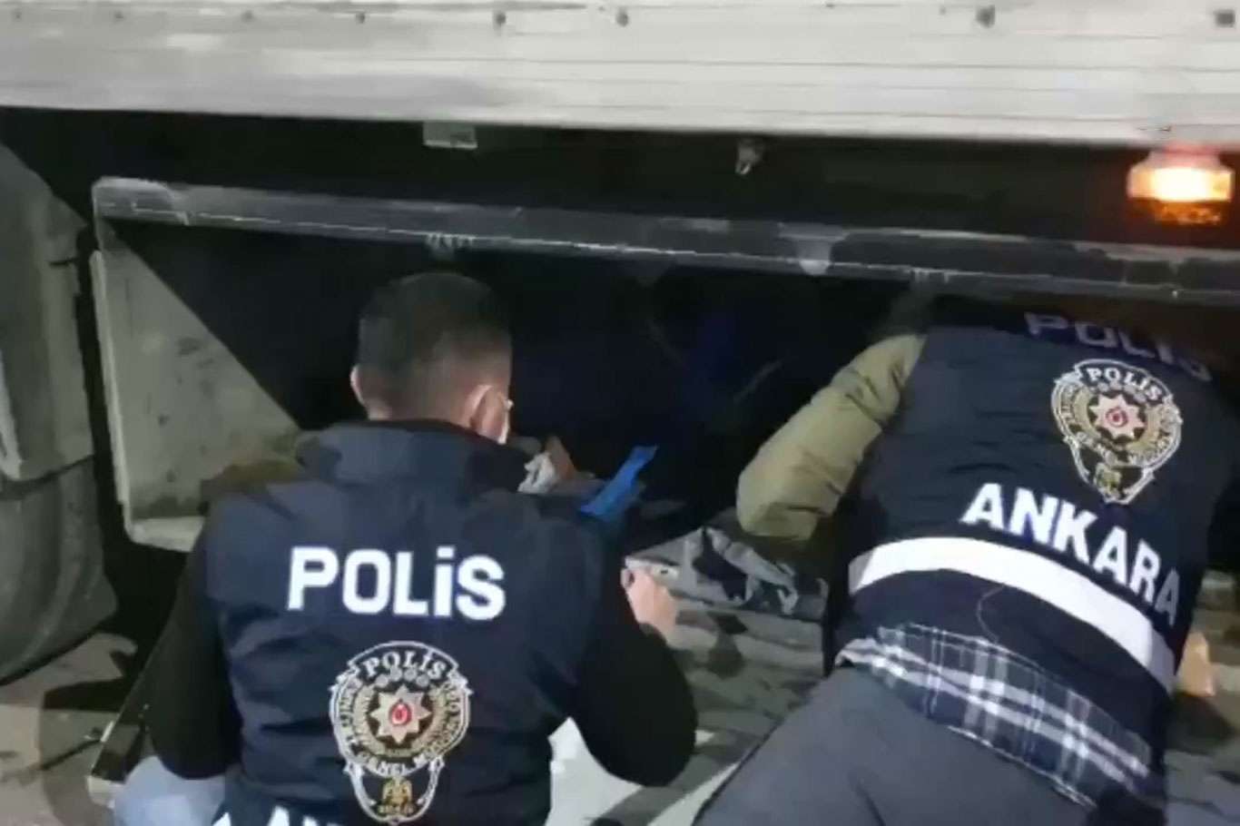 Ankara'da, satışı yasak olan yüklü miktarda elektronik sigara tütünü ele geçirildi Ankara'da, satışı yasak olan yüklü miktarda elektronik sigara tütünü ele geçirildi